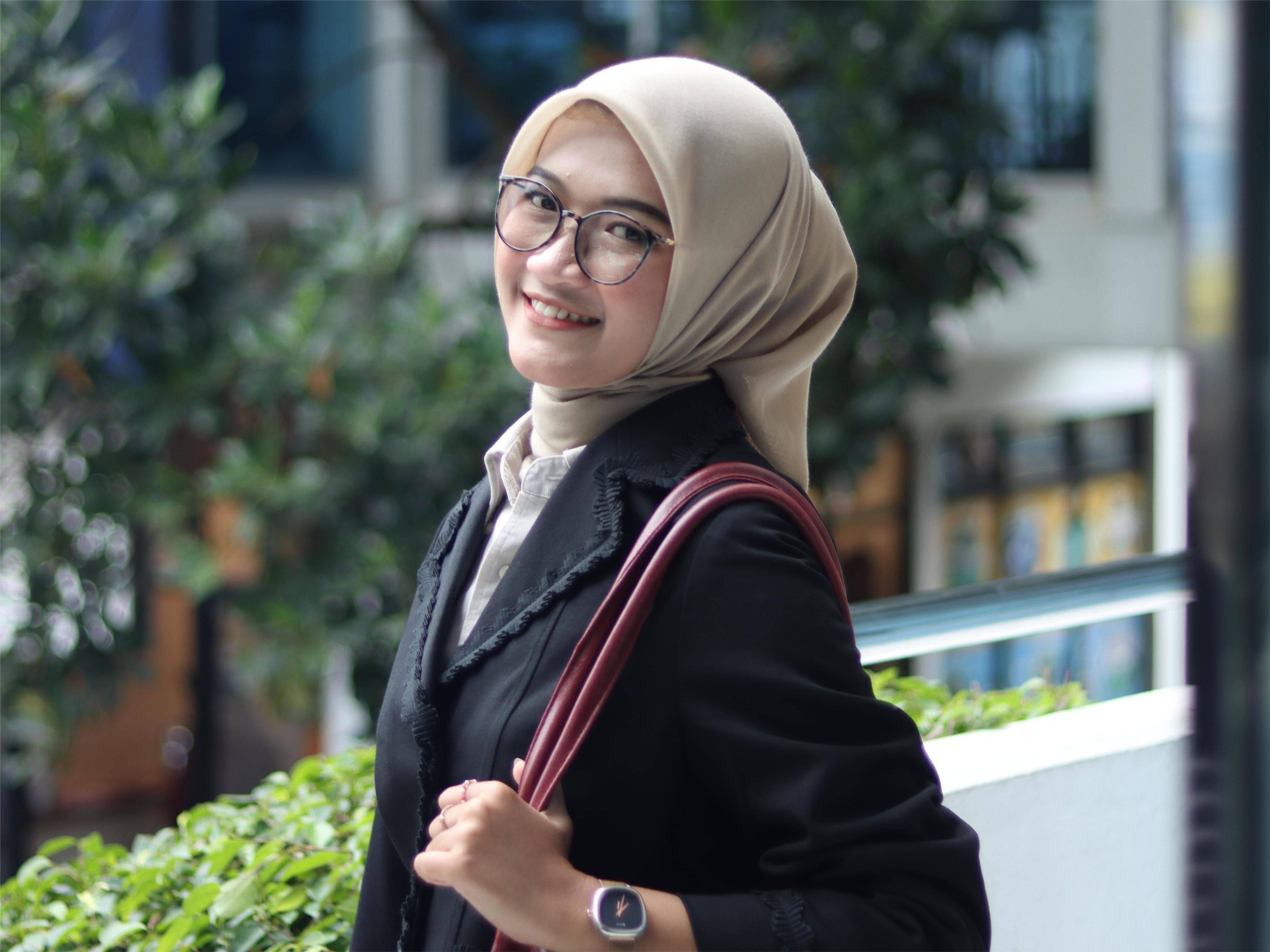 Kuliah Sambil Kerja Itu Berat Nggak Sih? Begini Faktanya