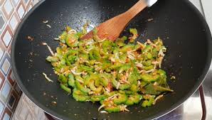 Pare Teri Medan: Perpaduan Pahit dan Gurih yang Menggugah Selera