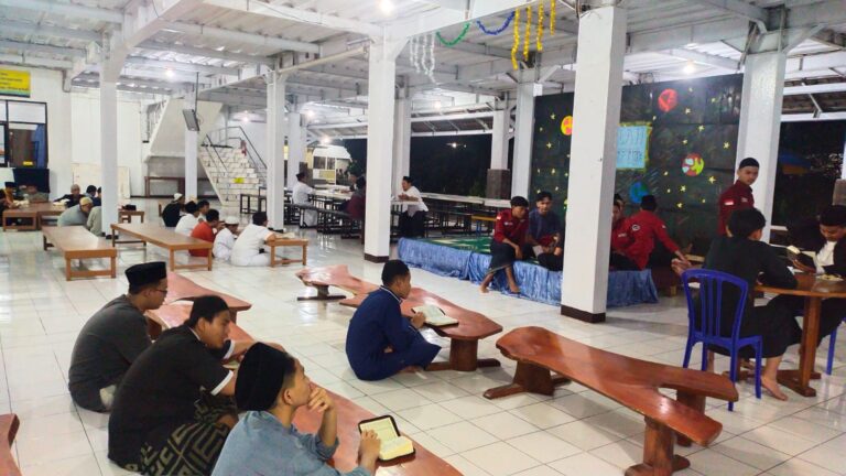Mengasah Empati dan Kepedulian Sosial di Pesantren Modern Al Masoem