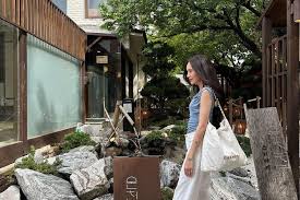 Penampilan Beby Tsabina Saat Berlibur di Korea Selatan, Tampil dengan Tas Chanel Seharga Ratusan Juta