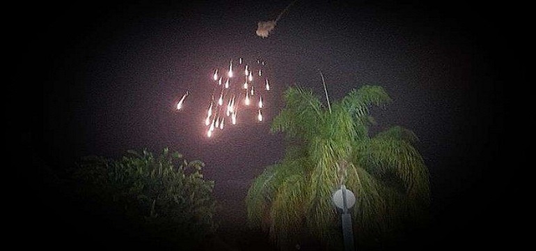 Israel Mencekam, Ledakan Besar Pecah Langit Malam