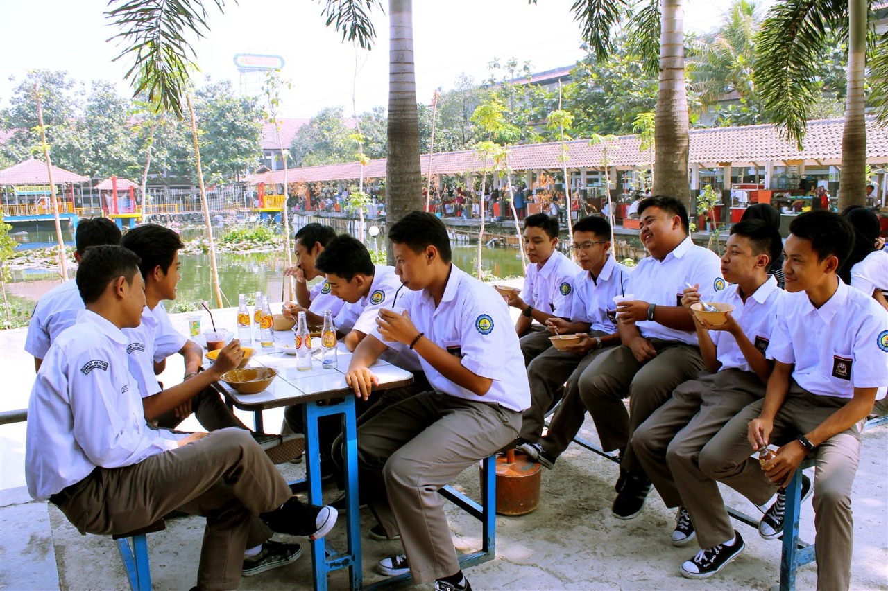 Peran Orang Tua dalam Mendukung Pendidikan Agama Islam di SMA Islam Al Masoem Bandung