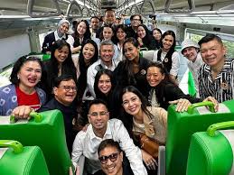 Bukan Sekedar Naik, Penggemar Kereta Api Jadi Sukarelawan