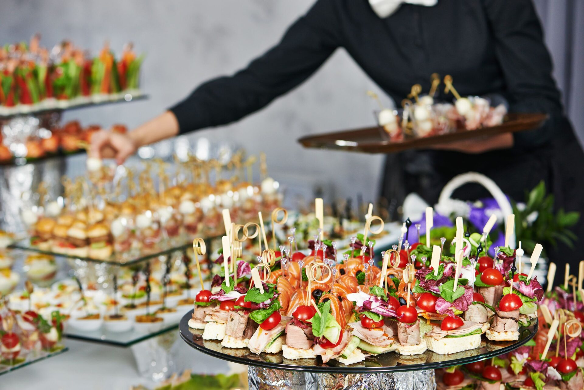 Meningkatkan Bisnis Anda Melalui Sosmed Outreach Catering Bersama rajakomen.com