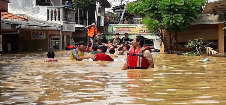 3 Meme Kocak Banjir Jakarta