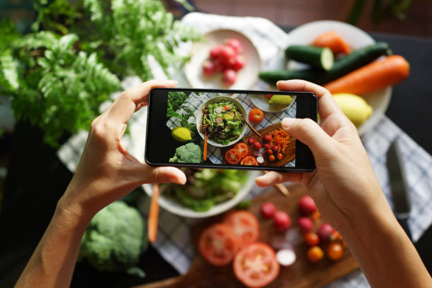 Maksimalkan Promosi Melalui Kolaborasi Sosmed Antara Bisnis Kuliner di Rajakomen.com