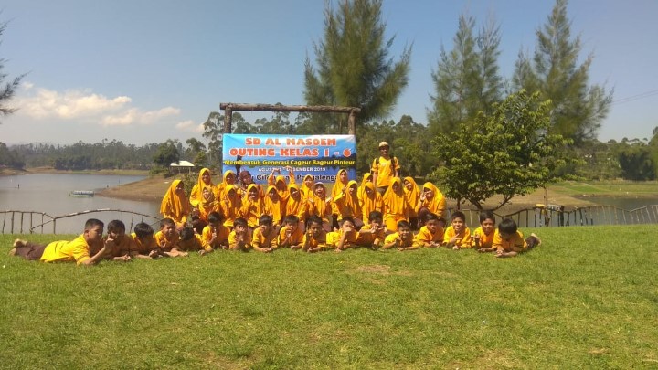 Penerapan Teknologi dalam Pembelajaran di SMP Islam Al Masoem Bandung