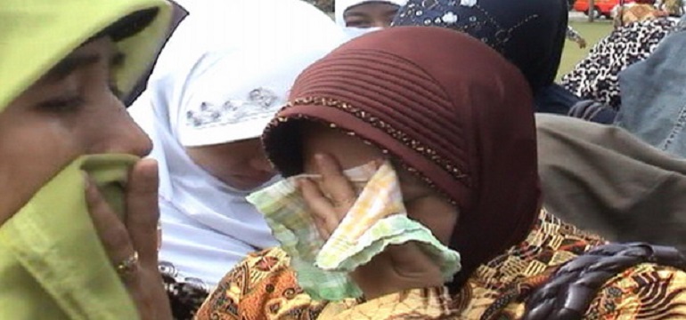 Guru Menangis Di Depan Anggota DPR