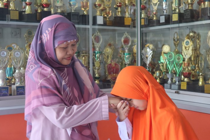 Bagaimana Pendidikan Di Sekolah Islam Membentuk Adab Dan Etika Peserta Didiknya
