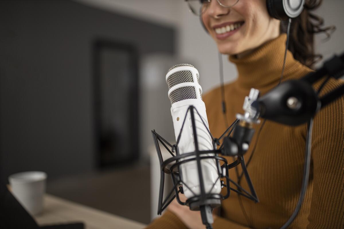 Promosi Jasa Voice Over Lewat Sosmed: Temukan Solusi di Rajakomen.com