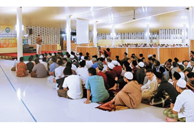 Program Pembinaan Keagamaan di Asrama SMA Islam Al Masoem Bandung