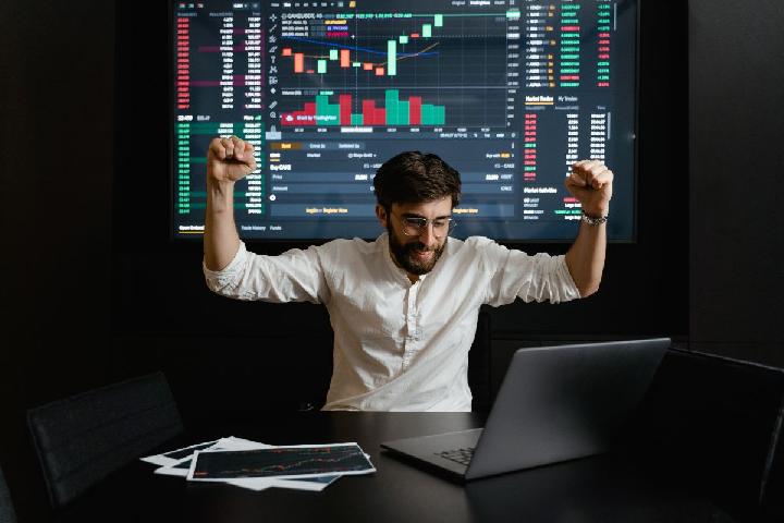 Meningkatkan Investasi Anda dengan Promosi di Sosmed Aplikasi Trading Saham Bersama Rajakomen.com