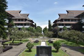 Bank Soal Ujian Masuk ITB sebagai Media Latihan Terstruktur bagi Calon Mahasiswa