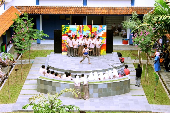 Manfaat Berenang untuk Kesehatan Santri di Boarding School Bandung