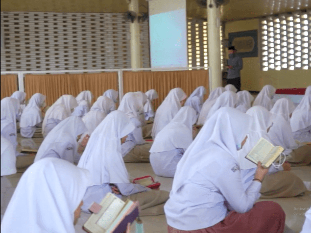 Pesantren Modern Al Masoem: Kegiatan Belajar Tafsir Al-Qur'an