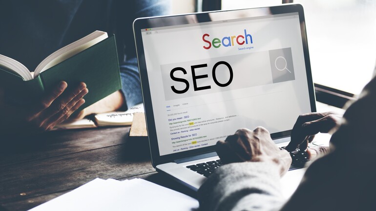 Faktor Penting dalam SEO 2026: Cara Meningkatkan Peringkat dengan Rekomendasi RajaSEO.com