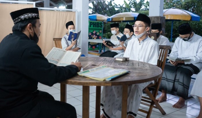 Peran Kitab Kuning dalam Pembelajaran Agama di SMA Islam Al Masoem Bandung