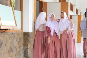 Kisah Inspiratif Santri Berprestasi dalam Pembelajaran Agama Islam di Al Masoem